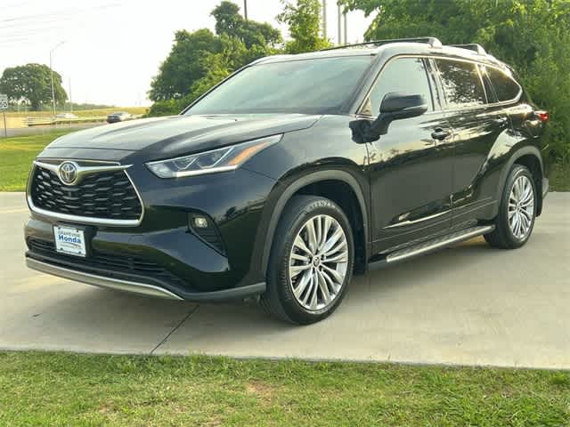 2022 Toyota Highlander Hybrid Platinum