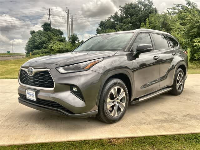 2022 Toyota Highlander Hybrid XLE