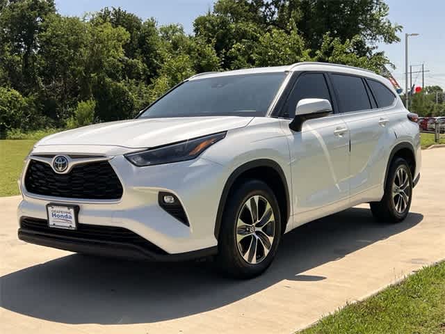 2022 Toyota Highlander Hybrid XLE