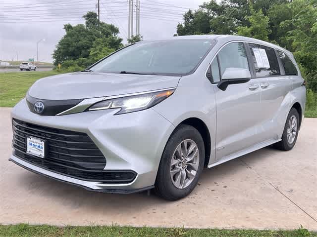 2021 Toyota Sienna LE