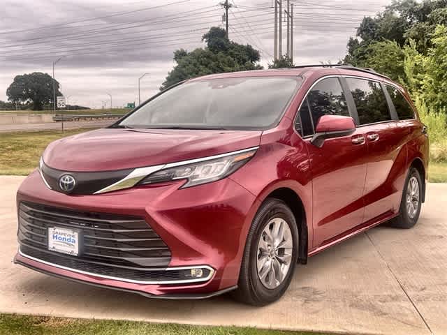2023 Toyota Sienna XLE