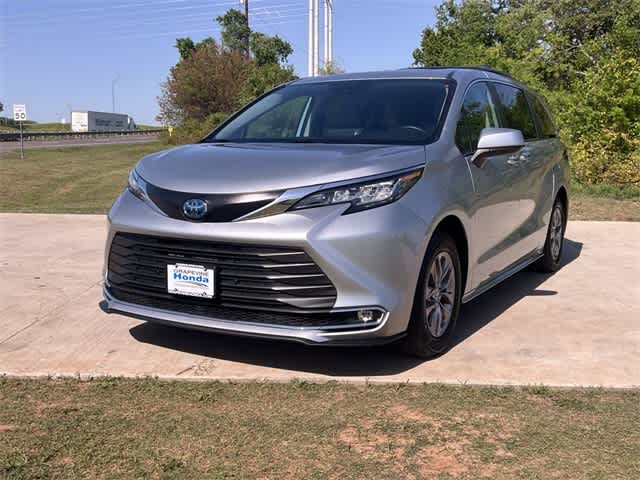Used 2023 Toyota Sienna XLE