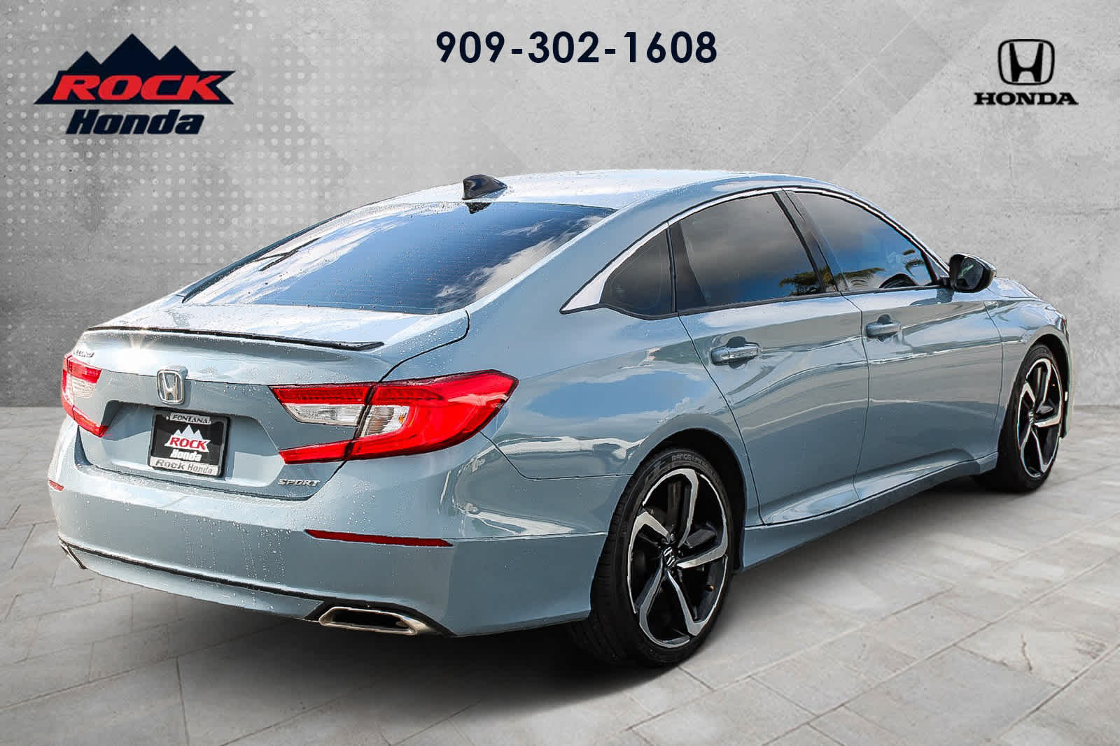 View vehicle photo 4