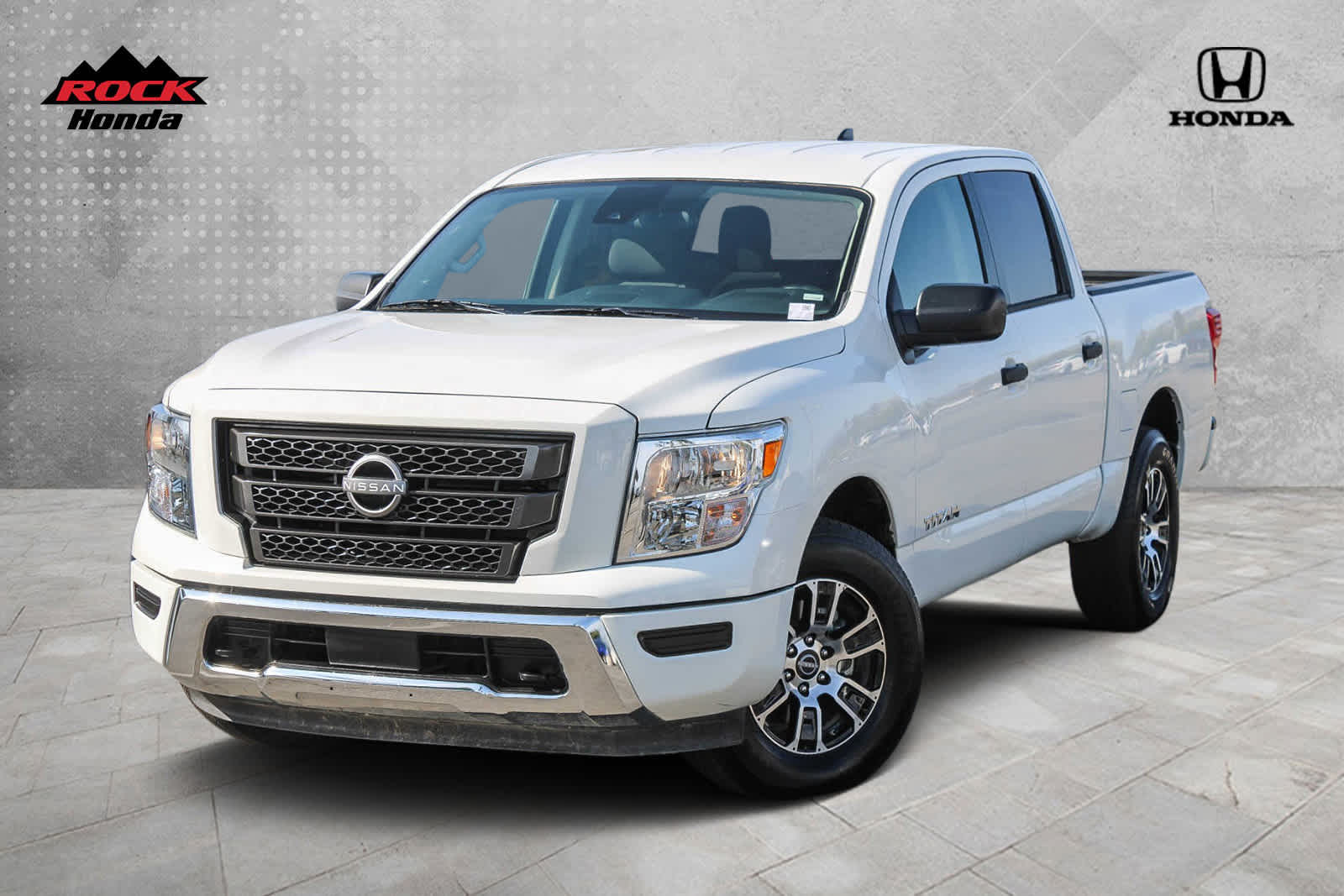 2024 Nissan Titan SV 4x4 Crew Cab 1