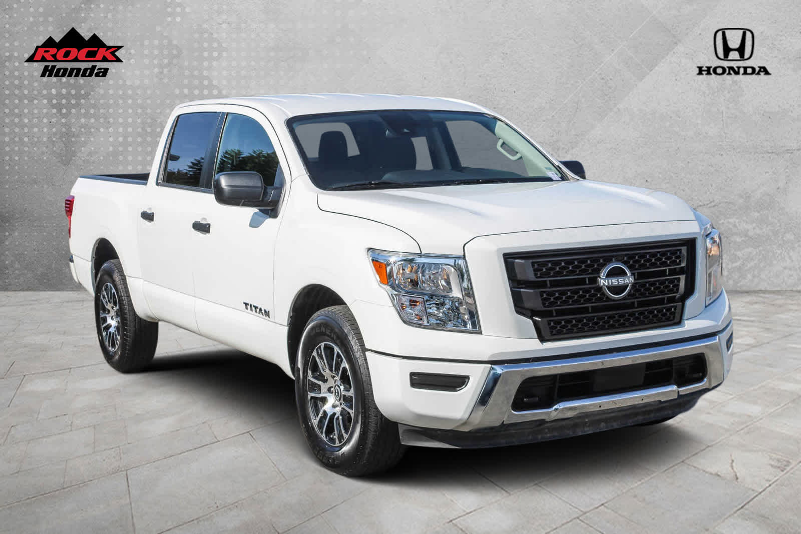 2024 Nissan Titan SV 4x4 Crew Cab 3