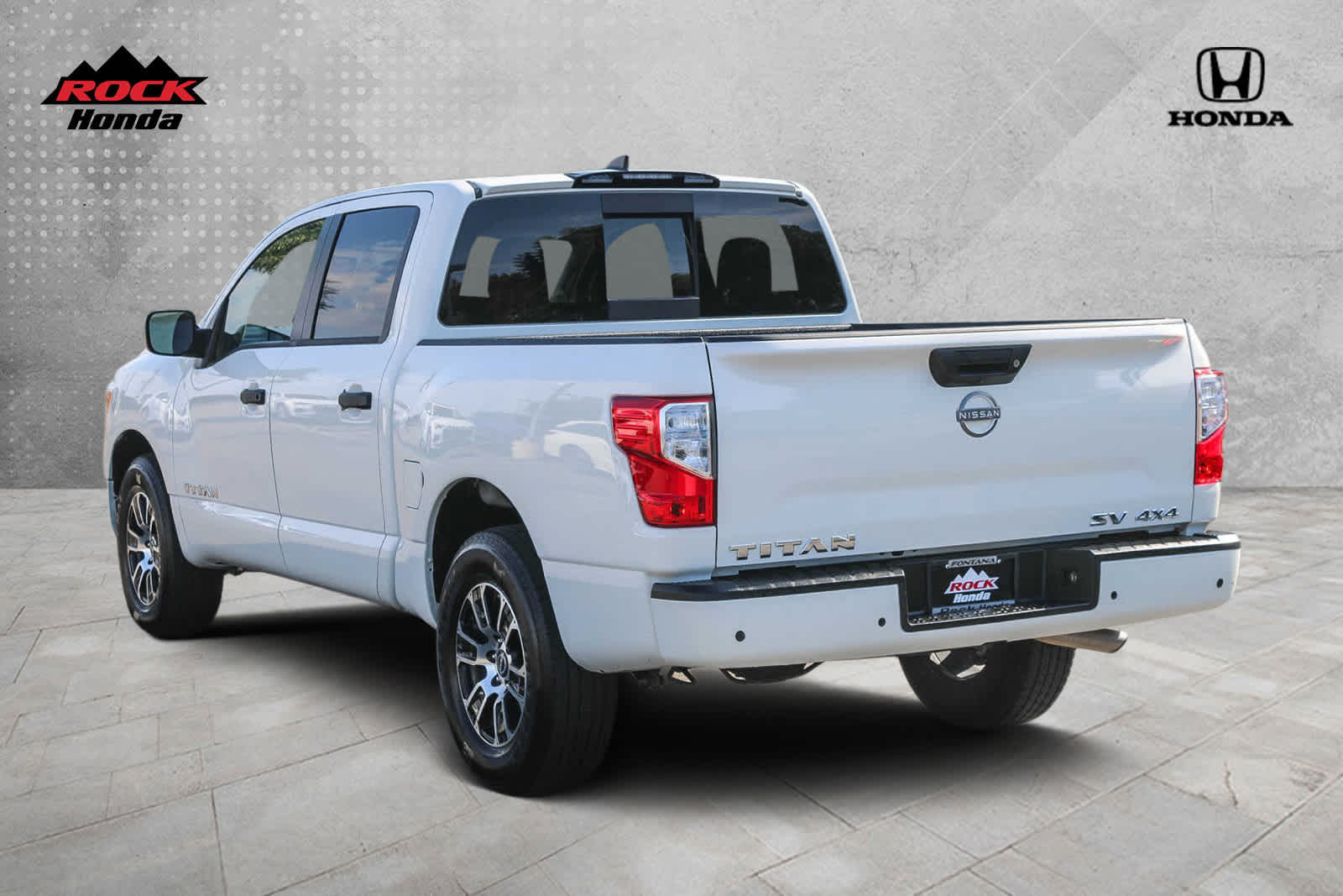 2024 Nissan Titan SV 4x4 Crew Cab 4