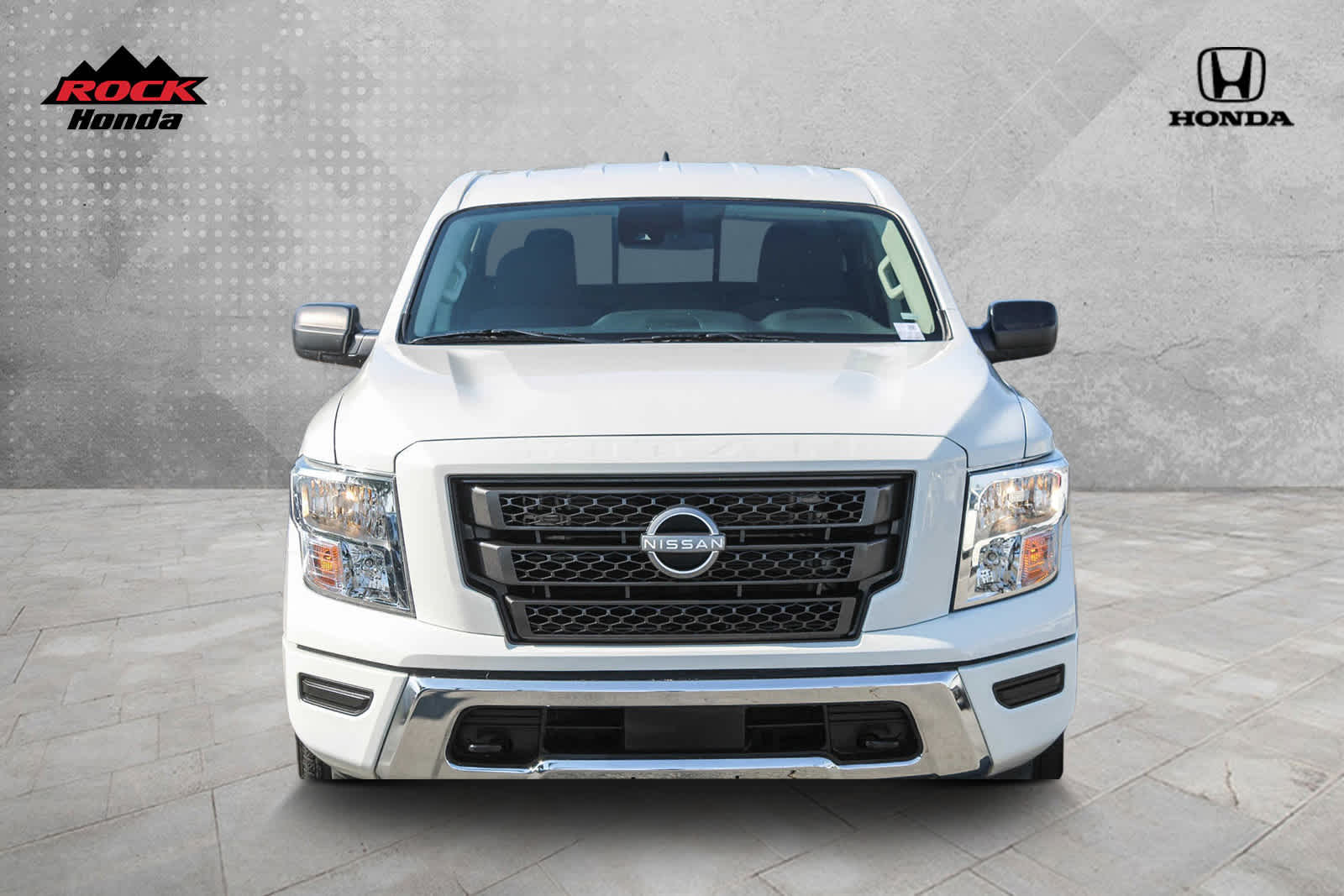 2024 Nissan Titan SV 4x4 Crew Cab 2