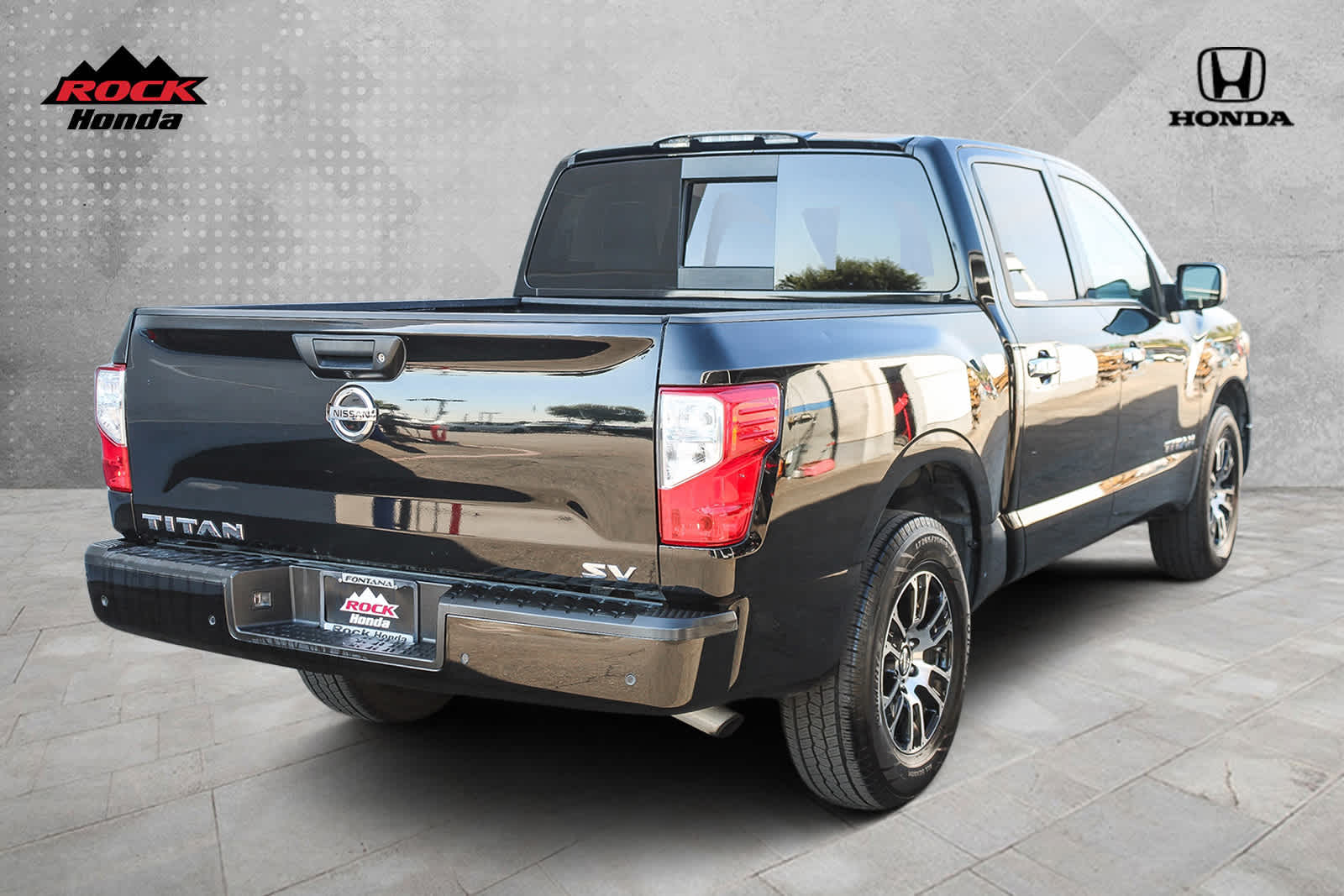 2021 Nissan Titan SV 4x2 Crew Cab 8