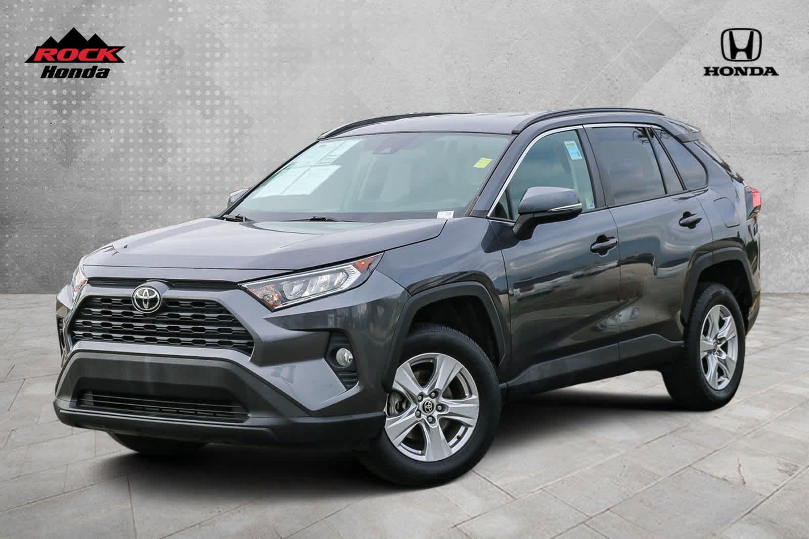 2021 Toyota RAV4 XLE 2