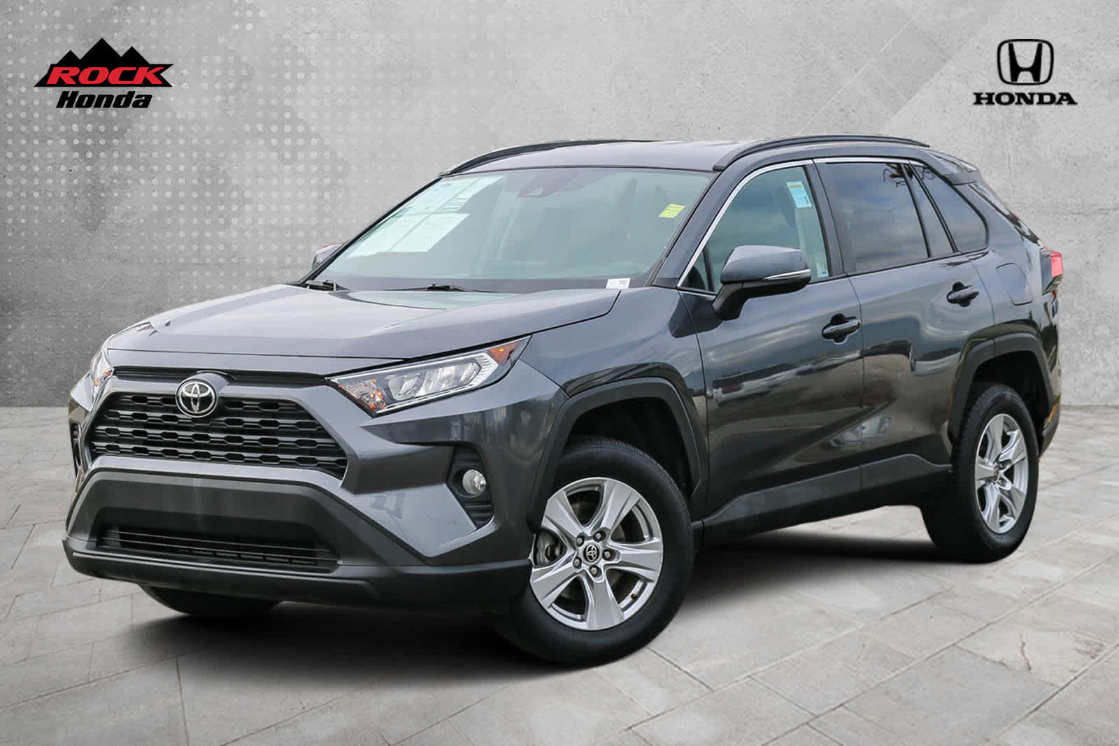 2021 Toyota RAV4 XLE 1