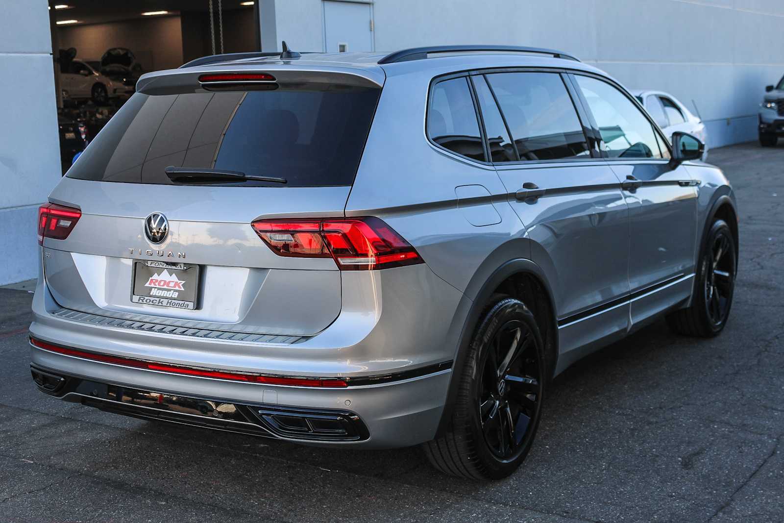 2023 Volkswagen Tiguan SE R-Line Black 8