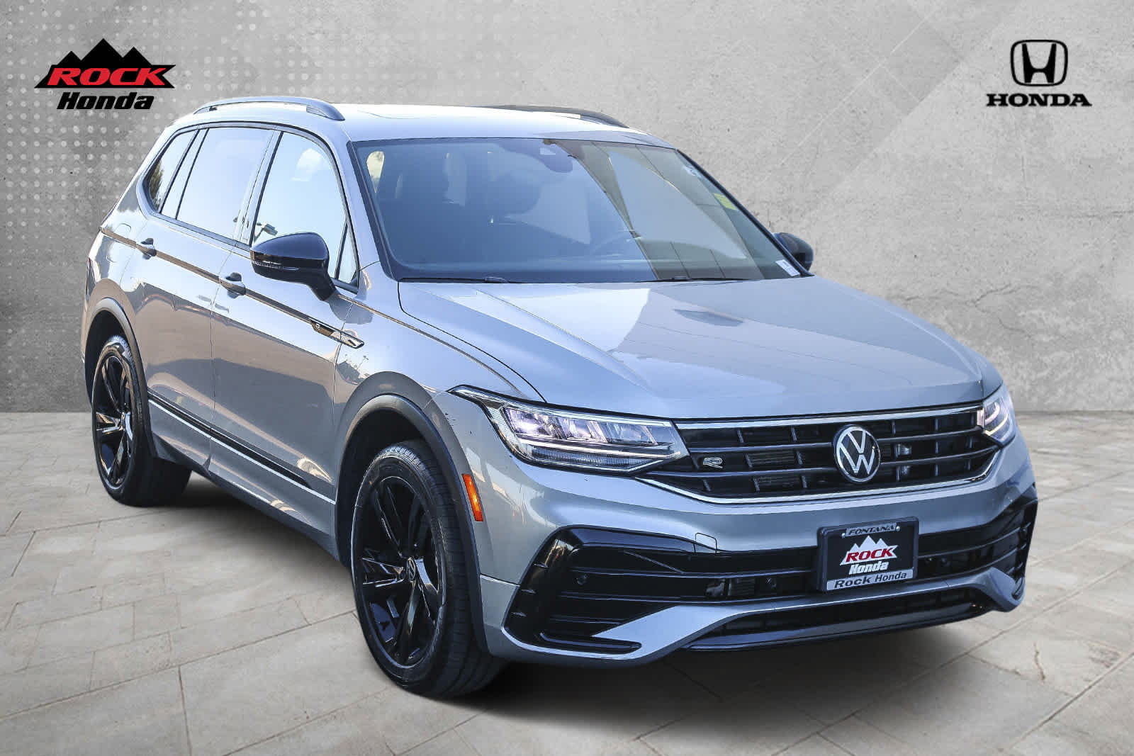 2023 Volkswagen Tiguan SE R-Line Black 3