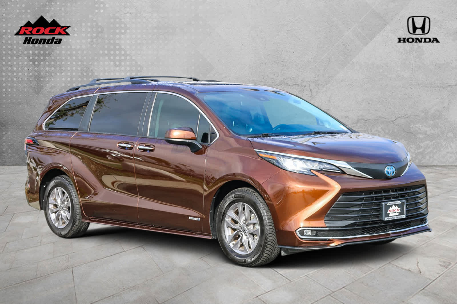 2021 Toyota Sienna XLE 3