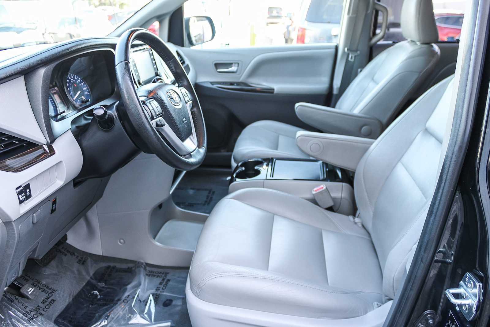 2020 Toyota Sienna XLE 18