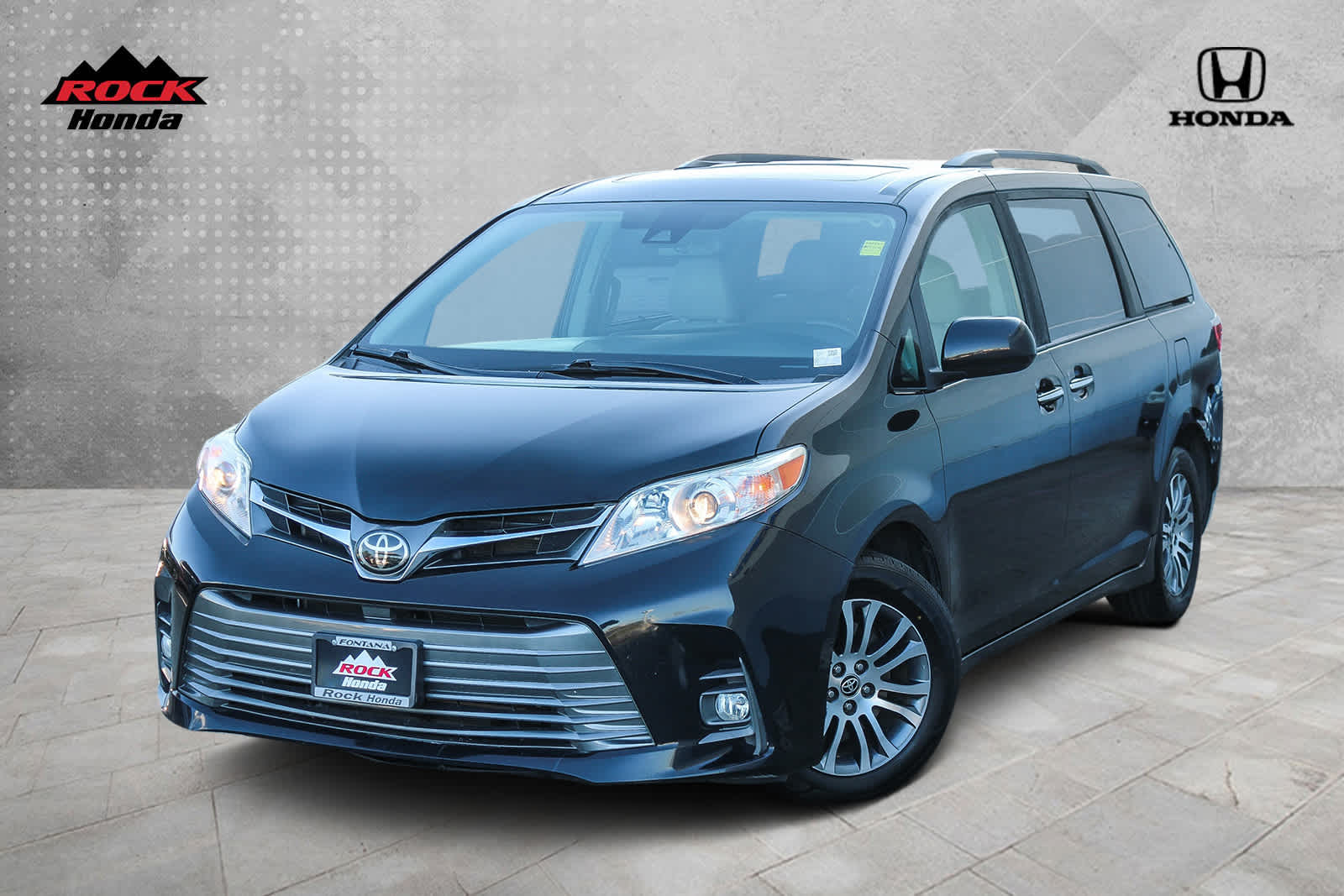 2020 Toyota Sienna XLE 1