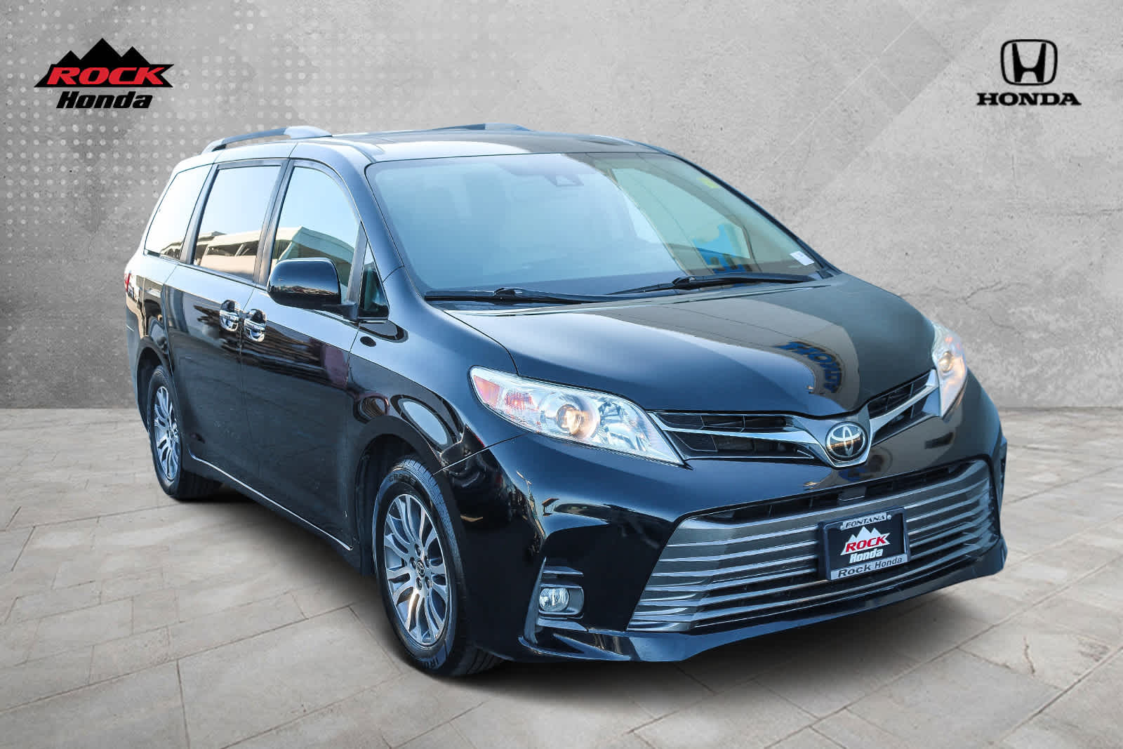 2020 Toyota Sienna XLE 3