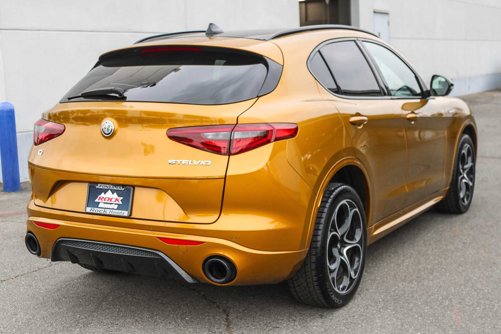 2022 Alfa Romeo Stelvio Veloce 8