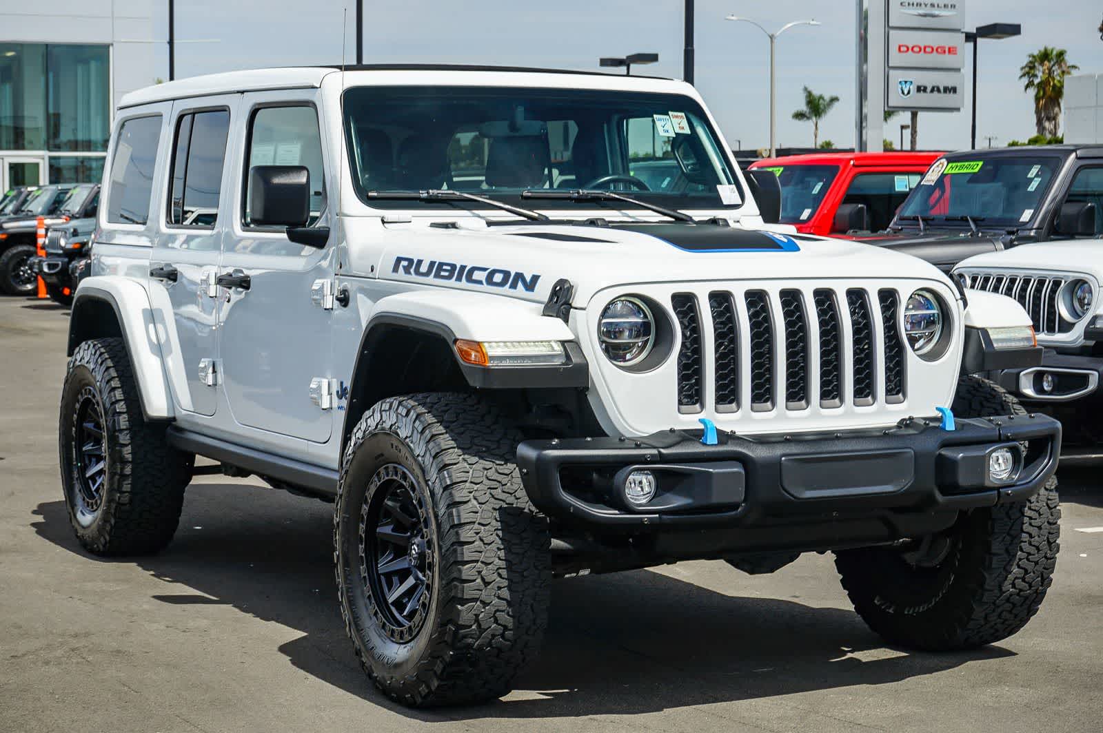 View vehicle photo 3