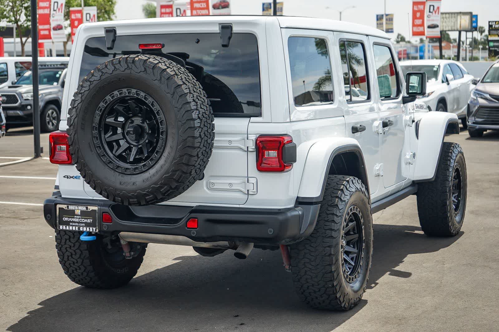 View vehicle photo 4