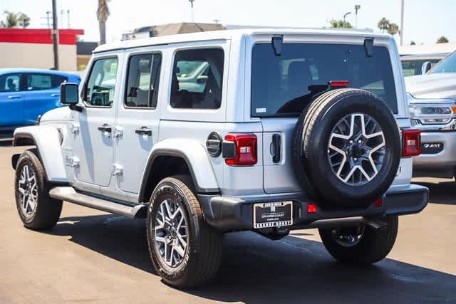 2024 Jeep Wrangler Sahara 8