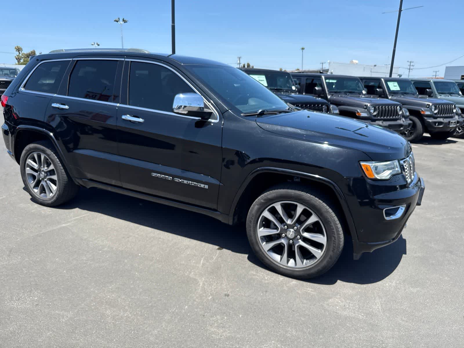 Used 2018 Diamond Black Crystal Pearlcoat Jeep Overland image 11