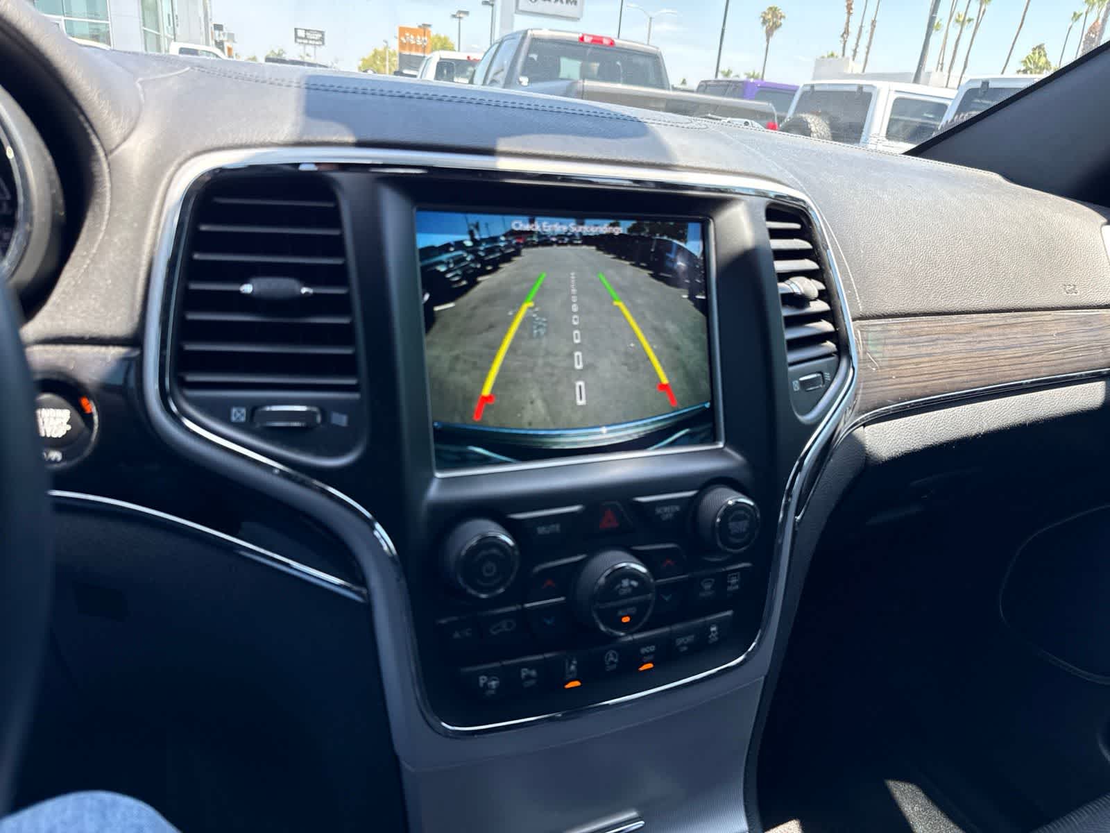 Used 2018 Diamond Black Crystal Pearlcoat Jeep Overland image 31