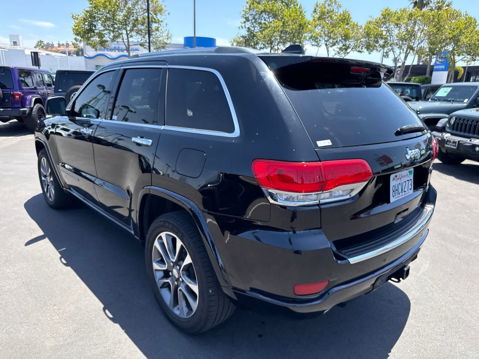 Used 2018 Diamond Black Crystal Pearlcoat Jeep Overland image 25