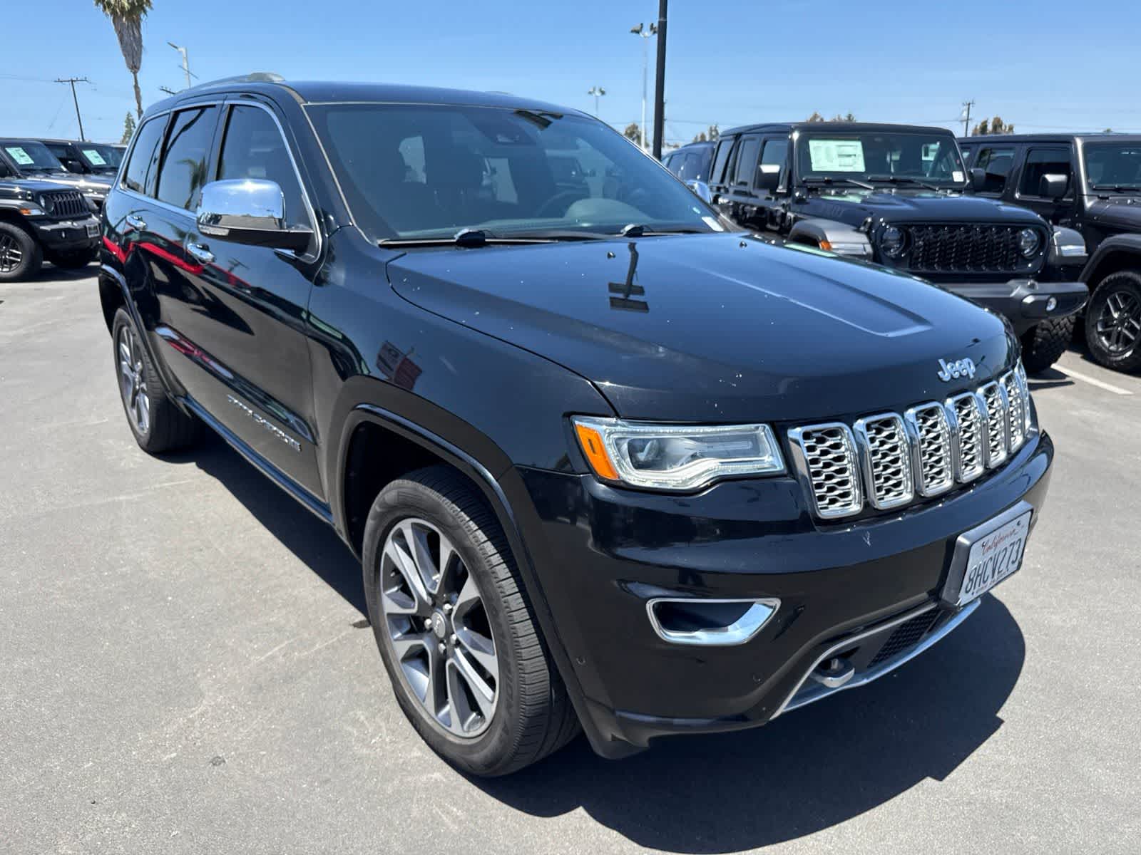 Used 2018 Diamond Black Crystal Pearlcoat Jeep Overland image 8