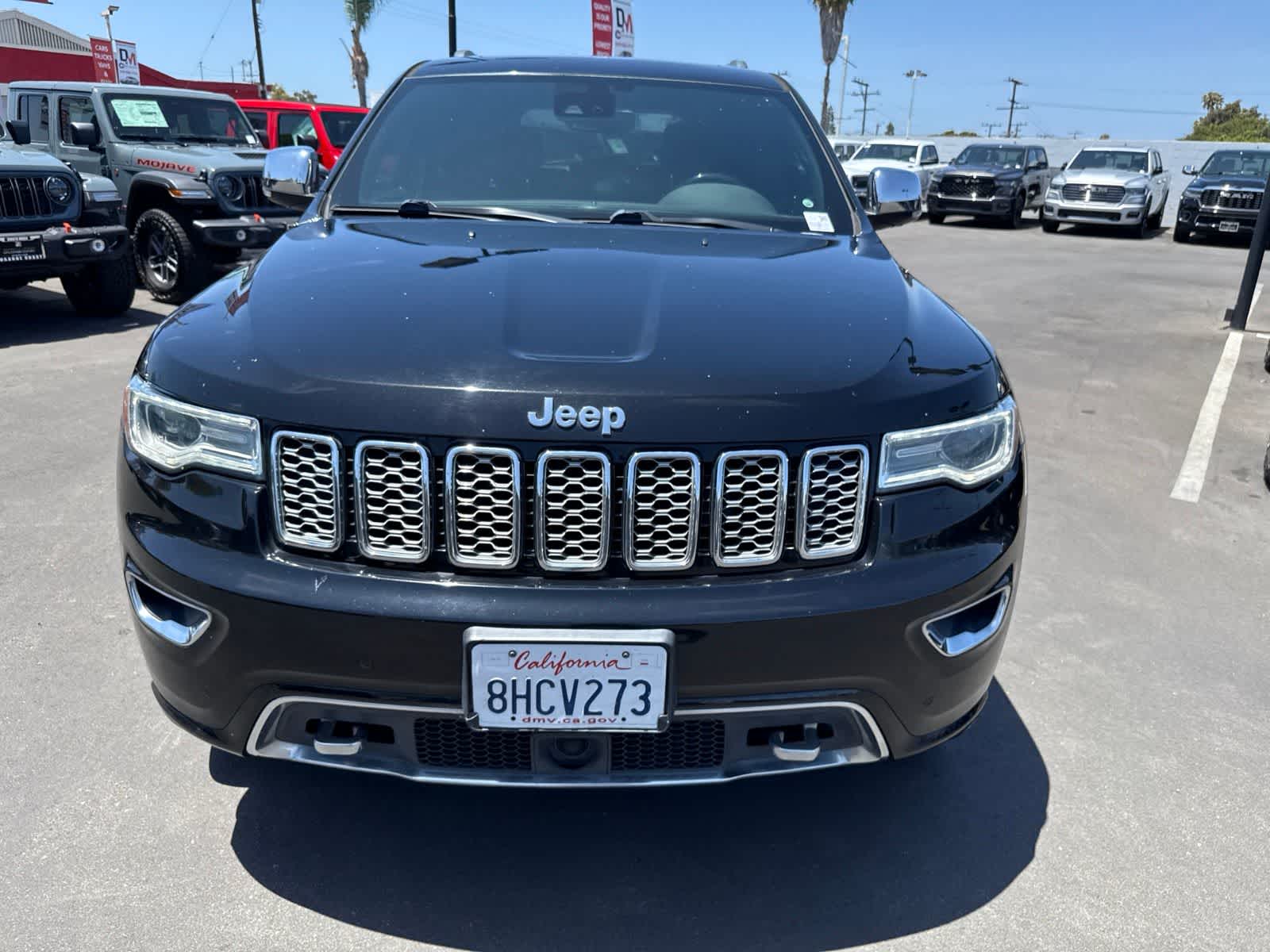 Used 2018 Diamond Black Crystal Pearlcoat Jeep Overland image 4