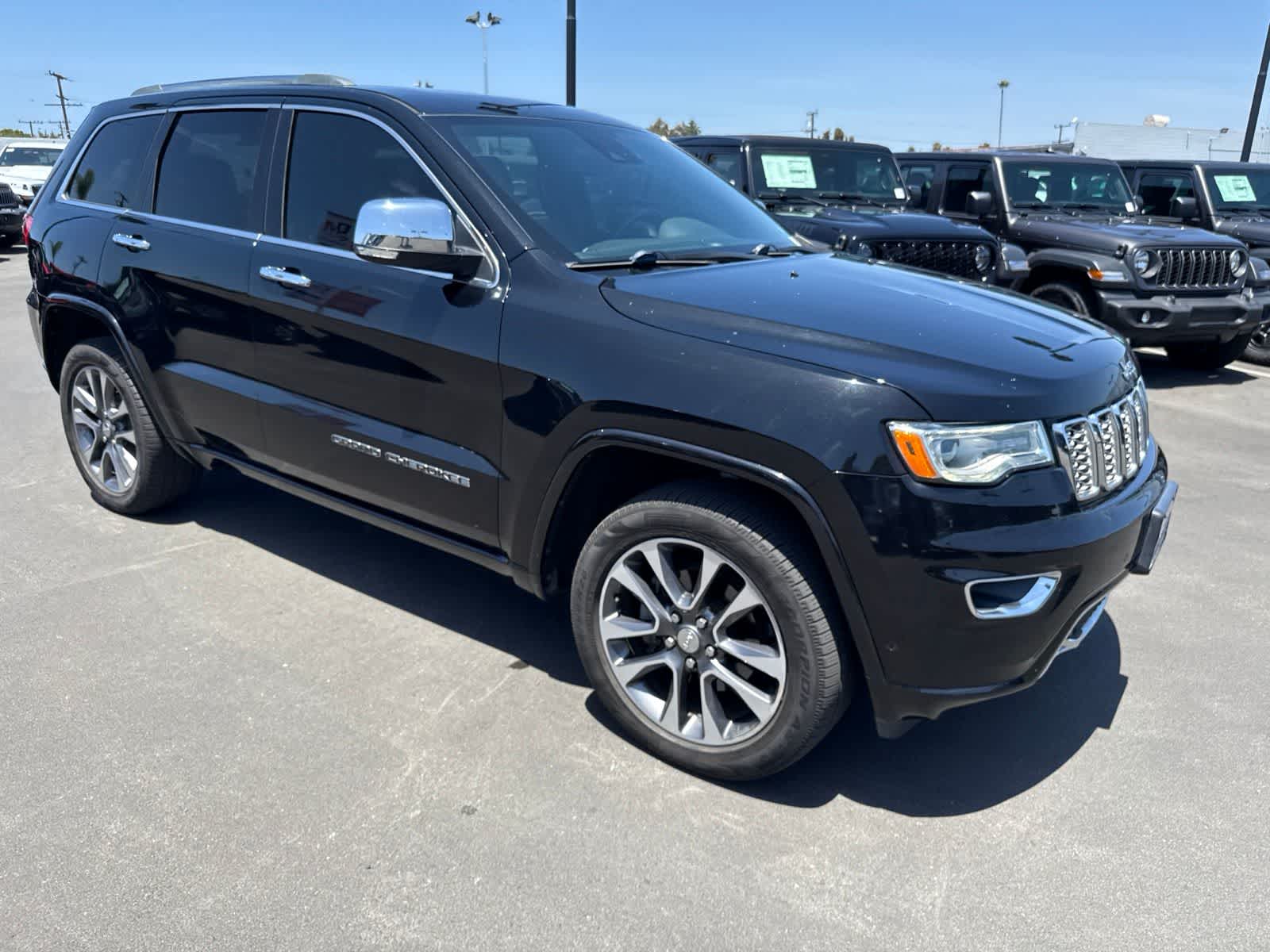 Used 2018 Diamond Black Crystal Pearlcoat Jeep Overland image 10