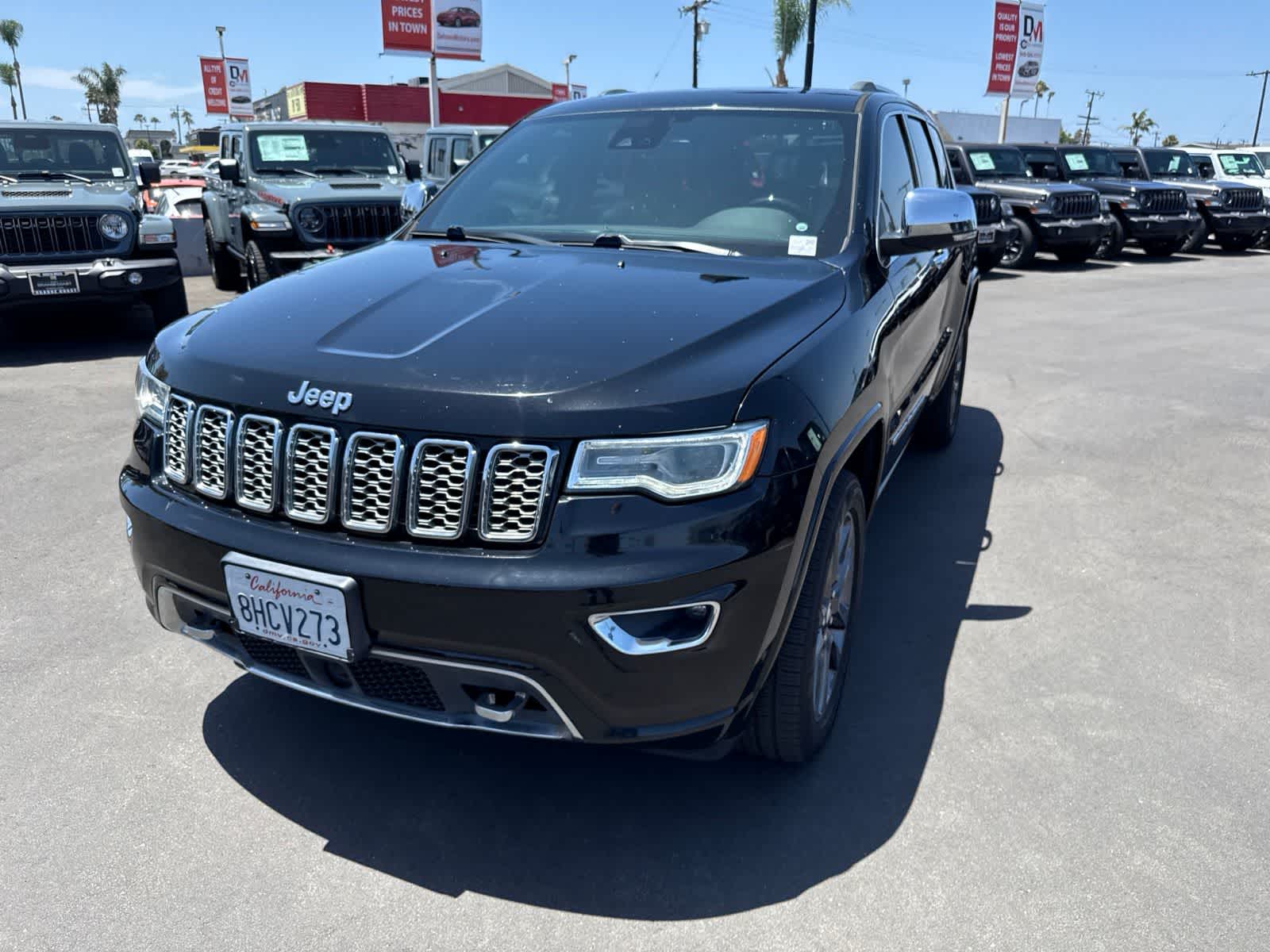 Used 2018 Diamond Black Crystal Pearlcoat Jeep Overland image 2