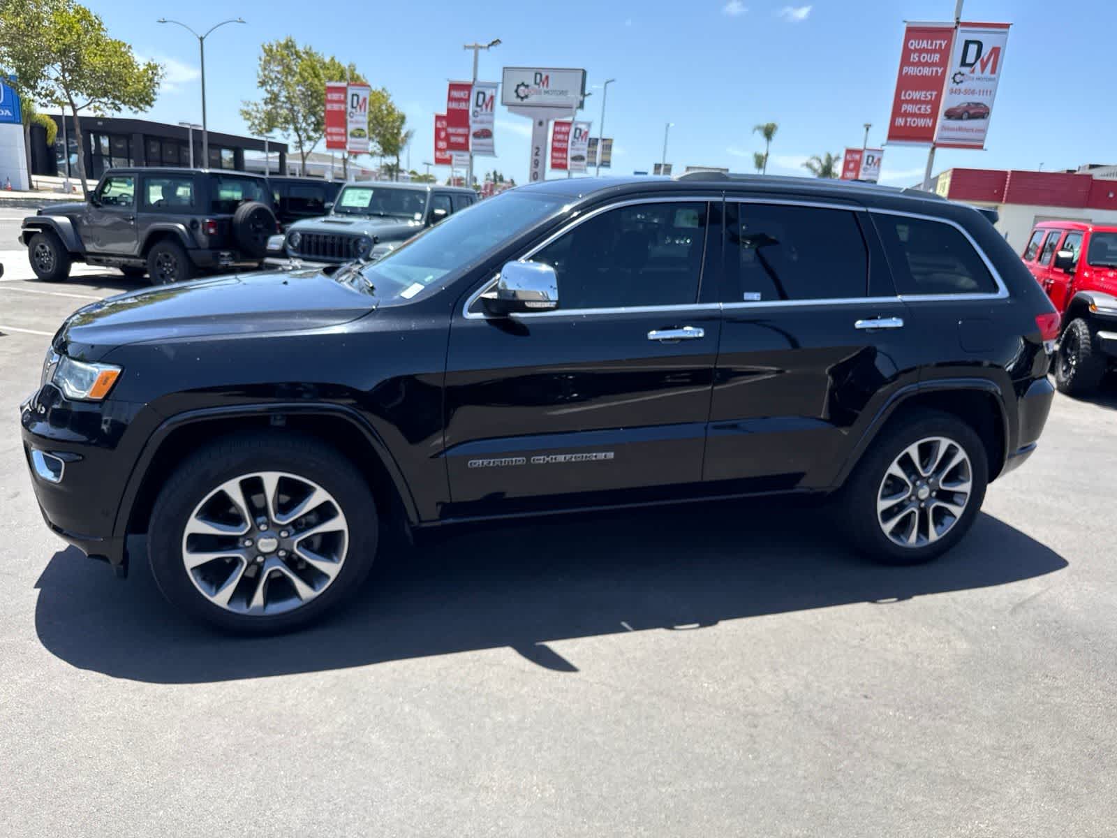 Used 2018 Diamond Black Crystal Pearlcoat Jeep Overland image 27