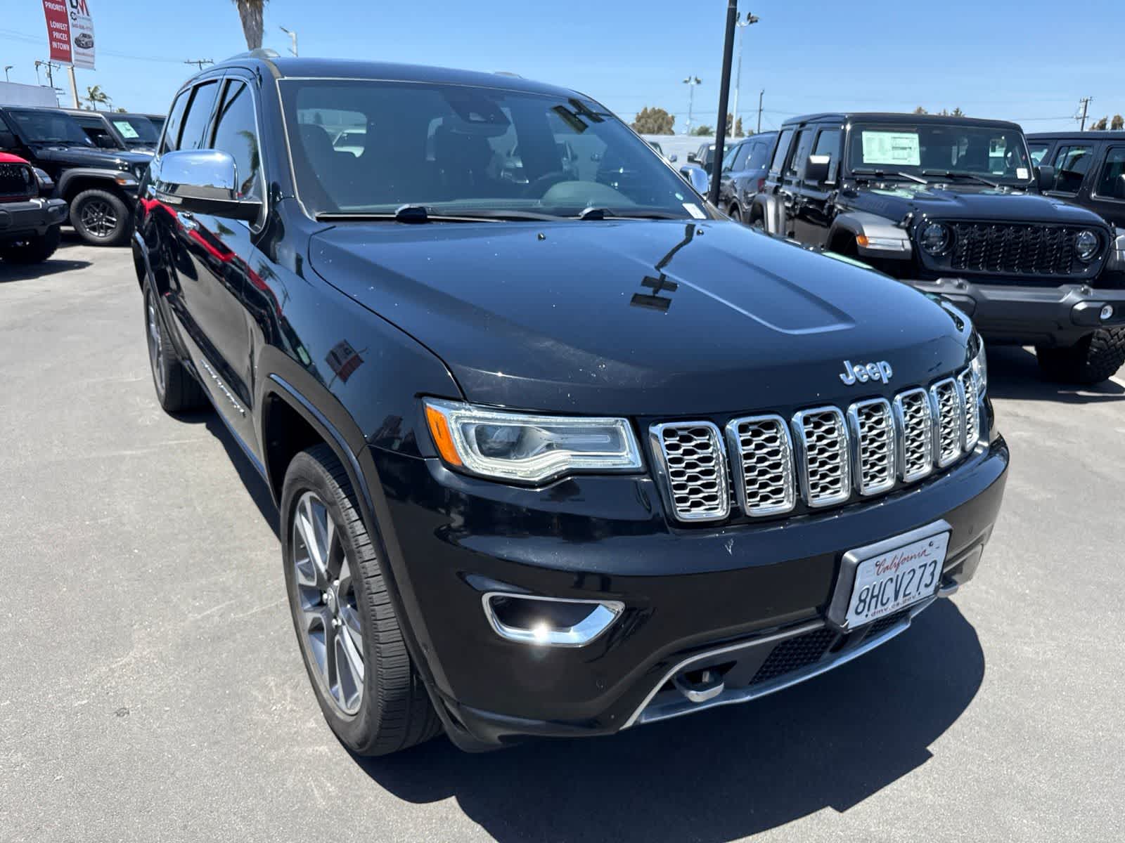 Used 2018 Diamond Black Crystal Pearlcoat Jeep Overland image 7