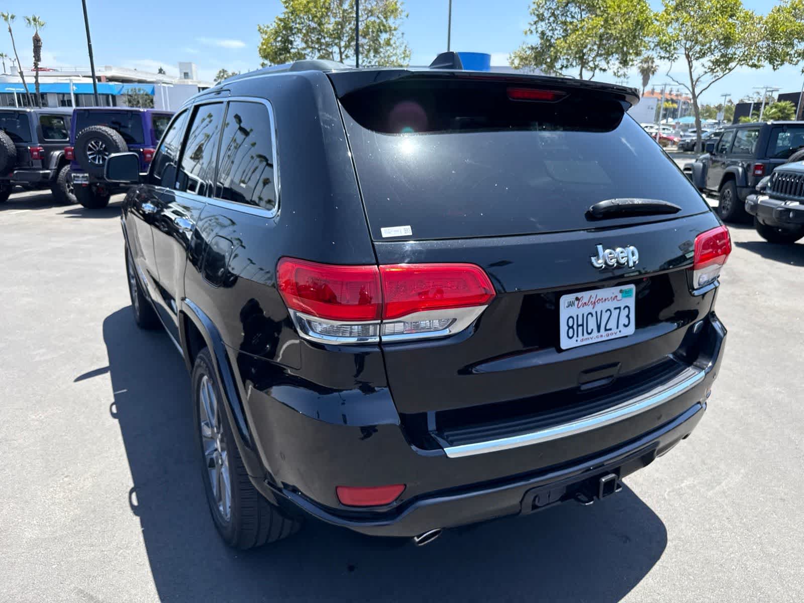 Used 2018 Diamond Black Crystal Pearlcoat Jeep Overland image 24