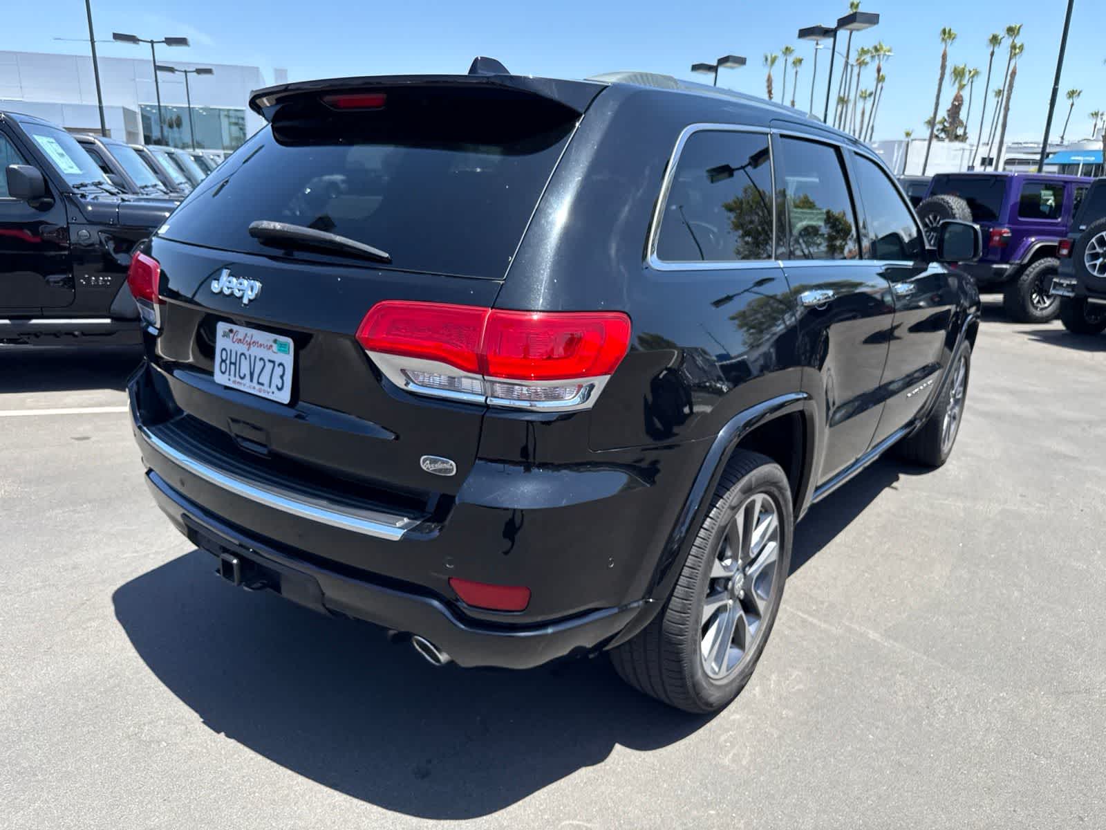 Used 2018 Diamond Black Crystal Pearlcoat Jeep Overland image 19
