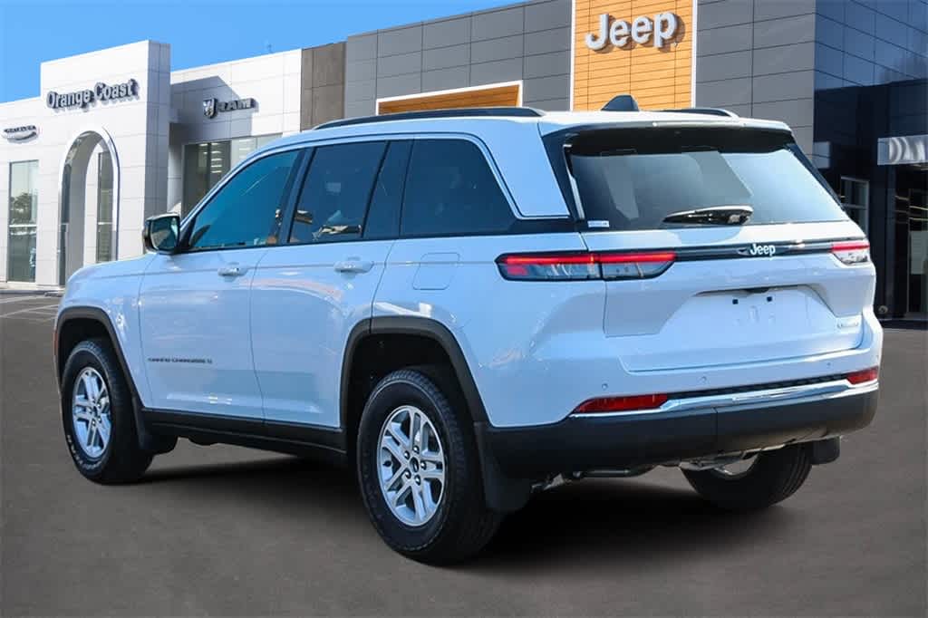 2024 Jeep Grand Cherokee Laredo 2