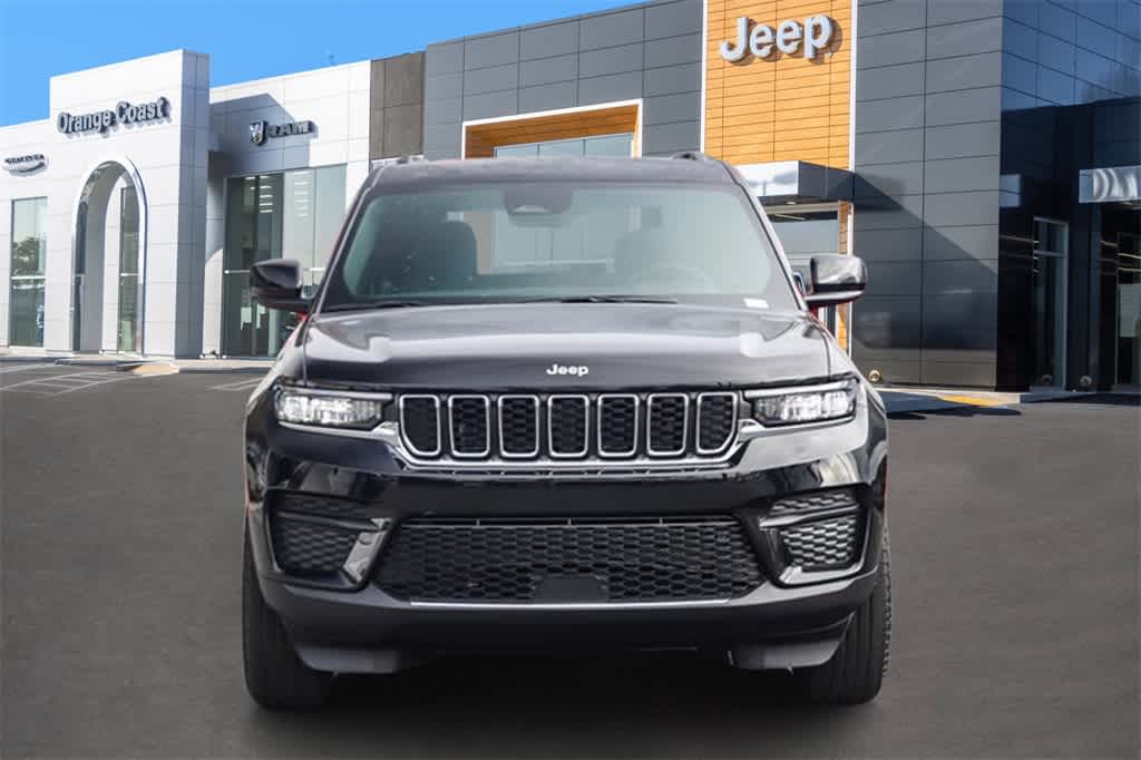 2024 Jeep Grand Cherokee Laredo 2