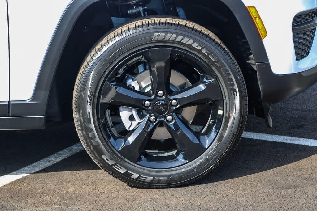 2025 Jeep Grand Cherokee Altitude X 9