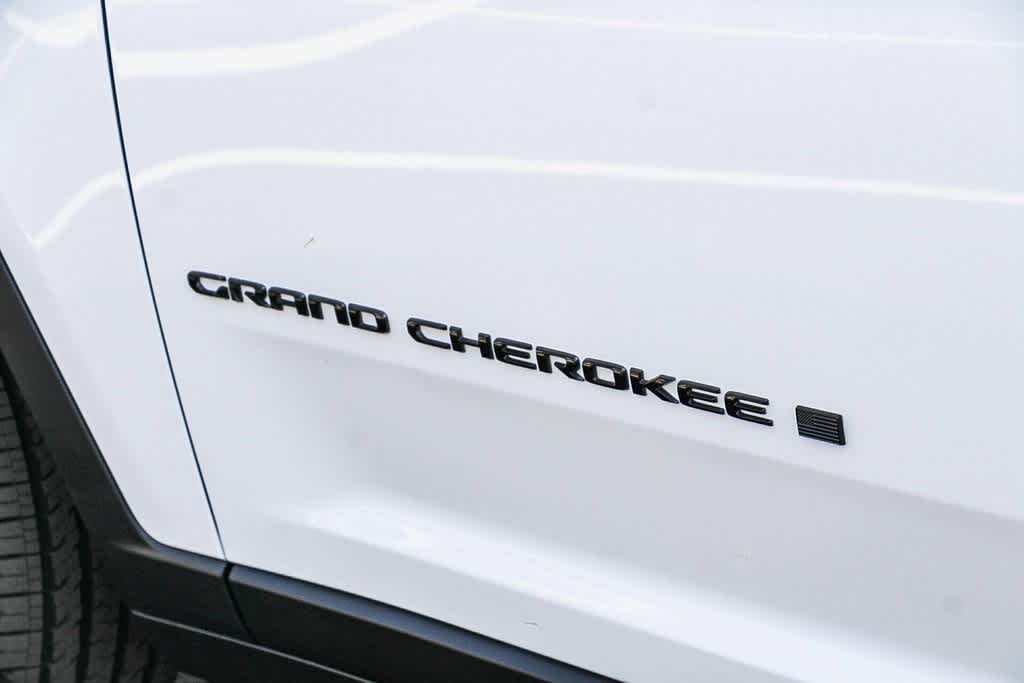 2025 Jeep Grand Cherokee Altitude X 12