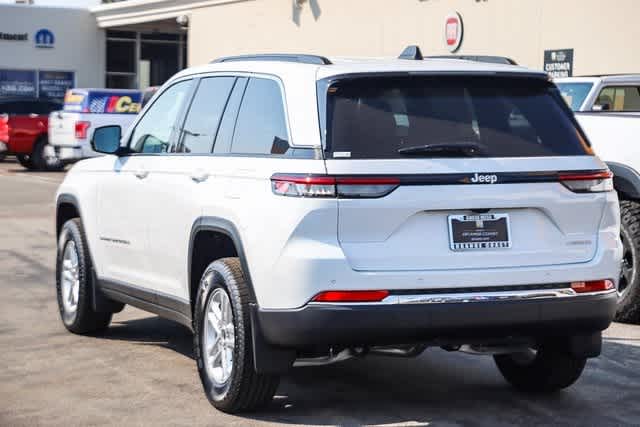 2024 Jeep Grand Cherokee Laredo 8