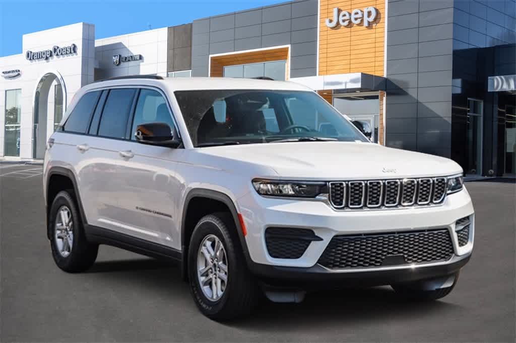 2024 Jeep Grand Cherokee Laredo 3