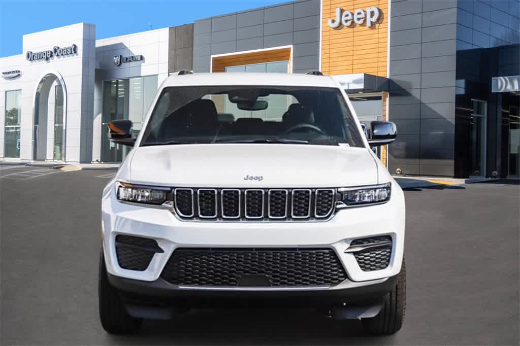 2024 Jeep Grand Cherokee Laredo 2