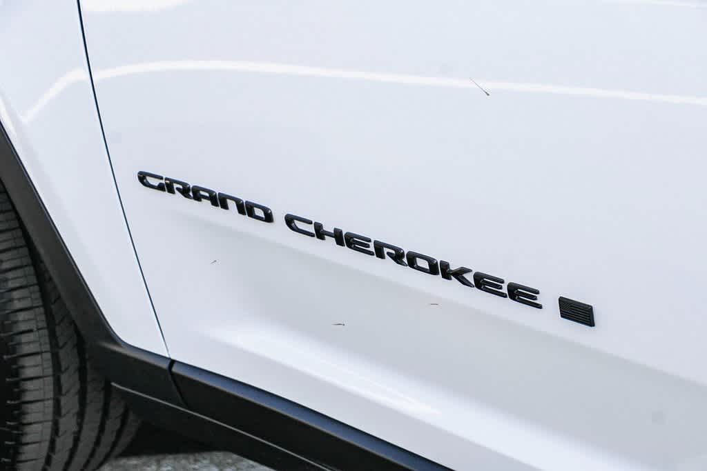 2025 Jeep Grand Cherokee Altitude X 11