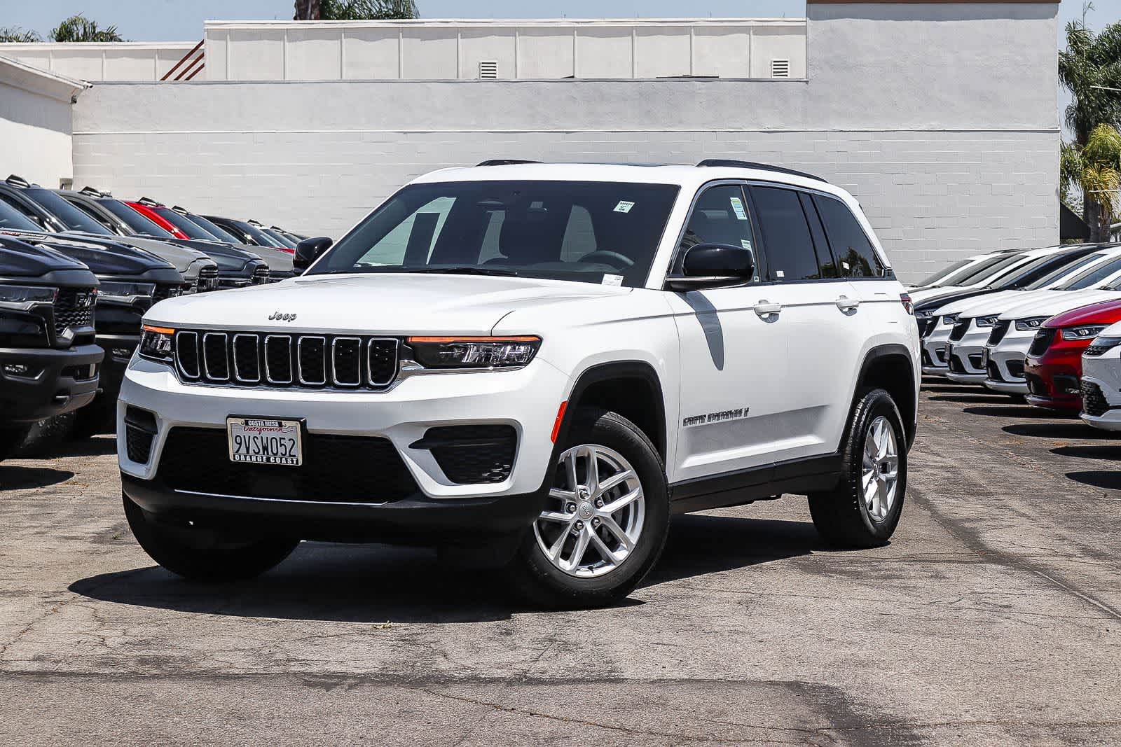 Bright White Clearcoat 2025 Jeep Grand Cherokee Laredo X RWD SUV / Crossover 4X2 8-Speed Automatic