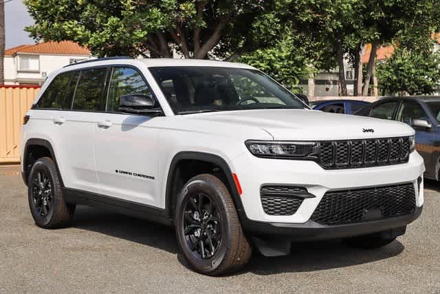 2024 Jeep Grand Cherokee Altitude 3