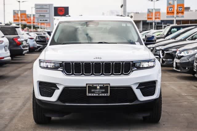 2022 Jeep Grand Cherokee Laredo 2