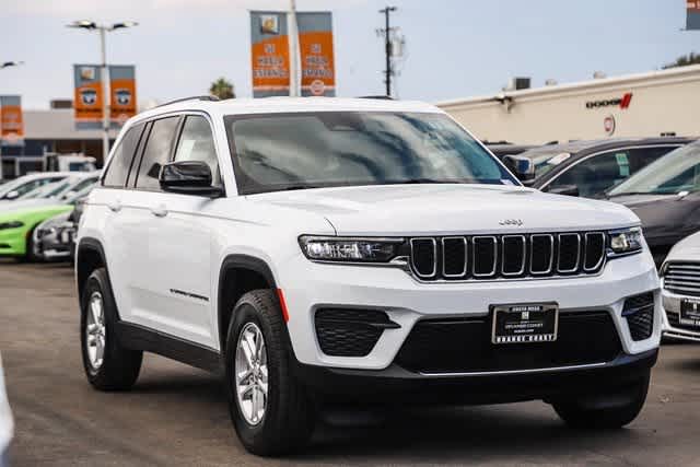 2022 Jeep Grand Cherokee Laredo 3