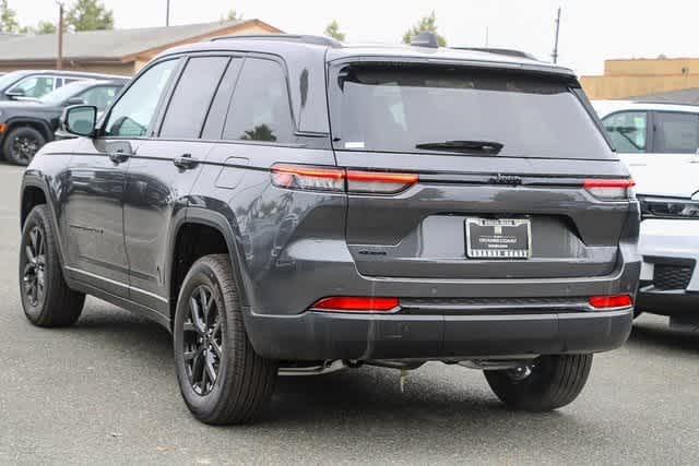 2024 Jeep Grand Cherokee Altitude 9