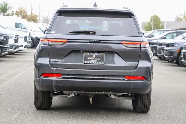 2024 Jeep Grand Cherokee Altitude 8