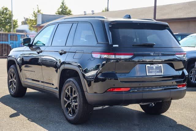 2024 Jeep Grand Cherokee Altitude 8